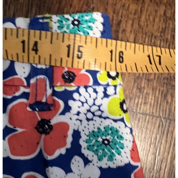 Crown & Ivy Caroline Shorts sz  6 Blue Multi Floral Classic Fit Stretch Twill - Picture 11 of 11